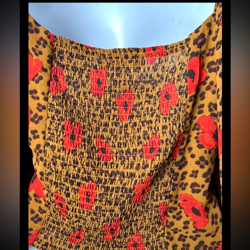 ASTR THE LABEL Blouse Cropped Smocked Drape Top Leopard Shirred Floral Medium - Picture 6 of 9